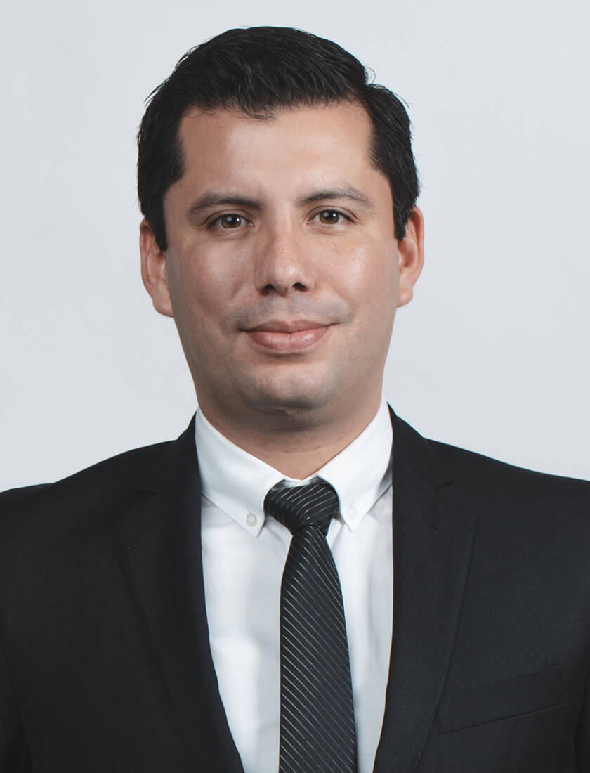 Dr. Carlos Illich Navarro